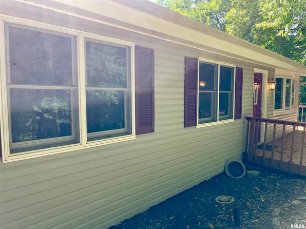 2700 Bloomington Rd, East Peoria, IL 61611