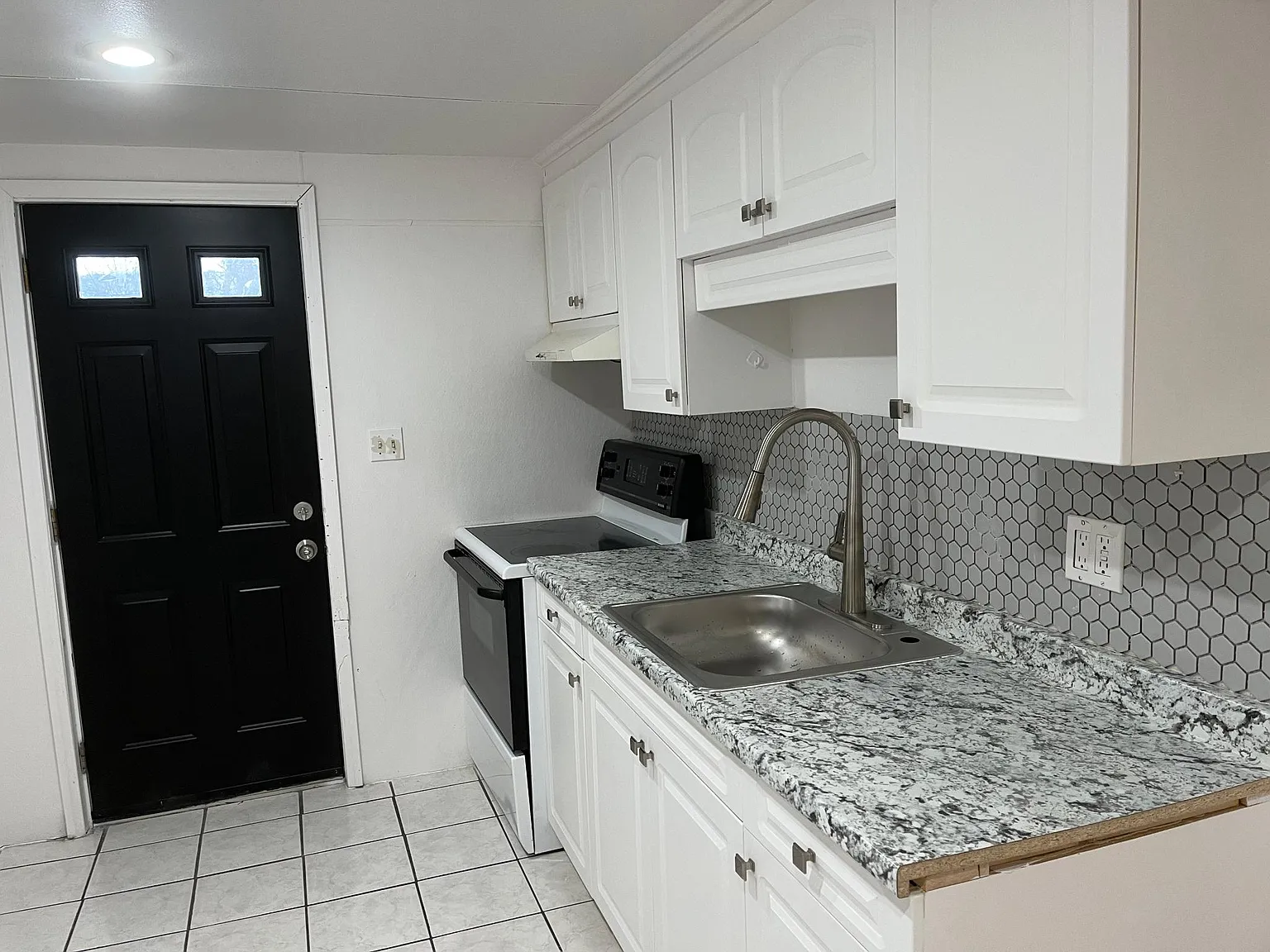 326 Taylor Ave — Photo 1