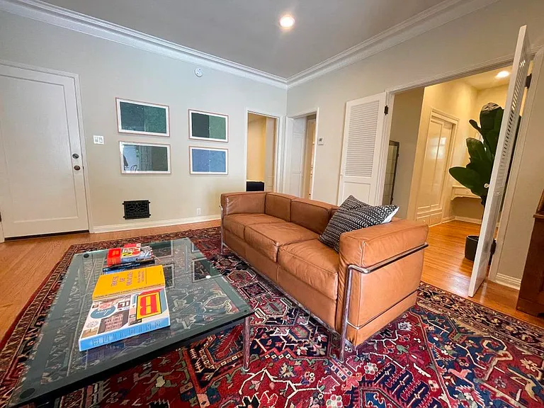 2285 N Beachwood Dr #5 — Photo 38