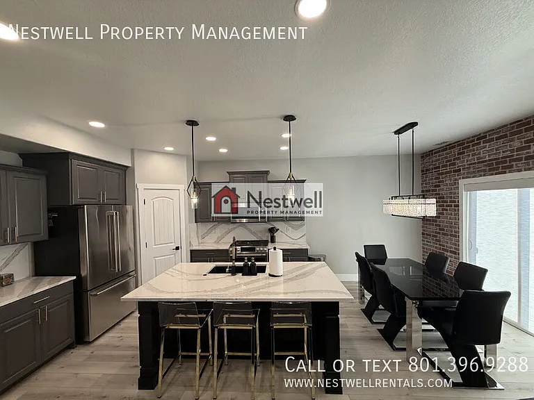 1284 N Willowbrook — Photo 2