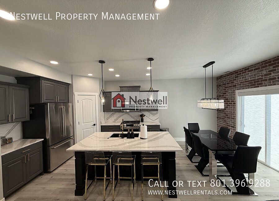 2nd image of 1284 N Willowbrook