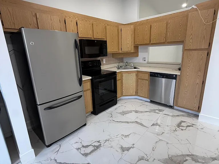 817 Sky Pine Way #H — Photo 4