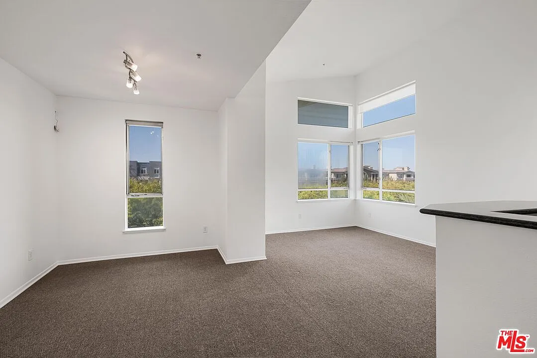 2 bed, 2.0 bath, 1190 sqft, $4,595 — Photo 1