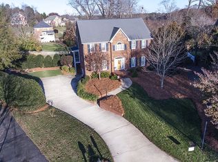 3413 Lochurst Ct, Pfafftown, NC 27040