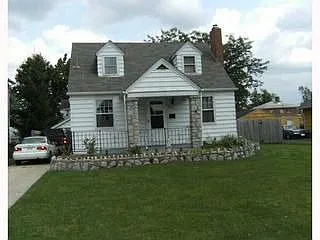 694 S Harris Ave photo 1