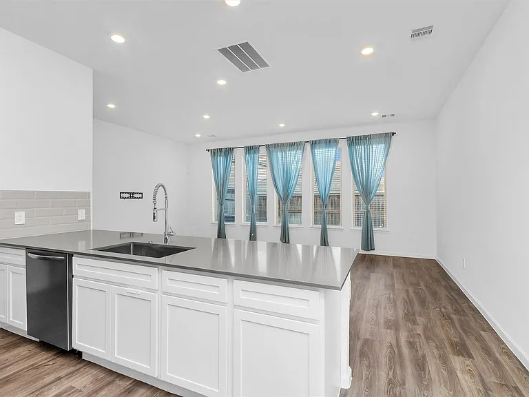 677 Royal Arch Dr — Photo 8