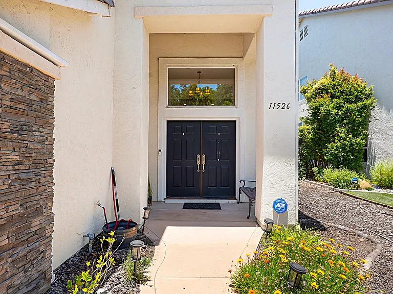 11526 Meadow Grass Ln — Photo 3