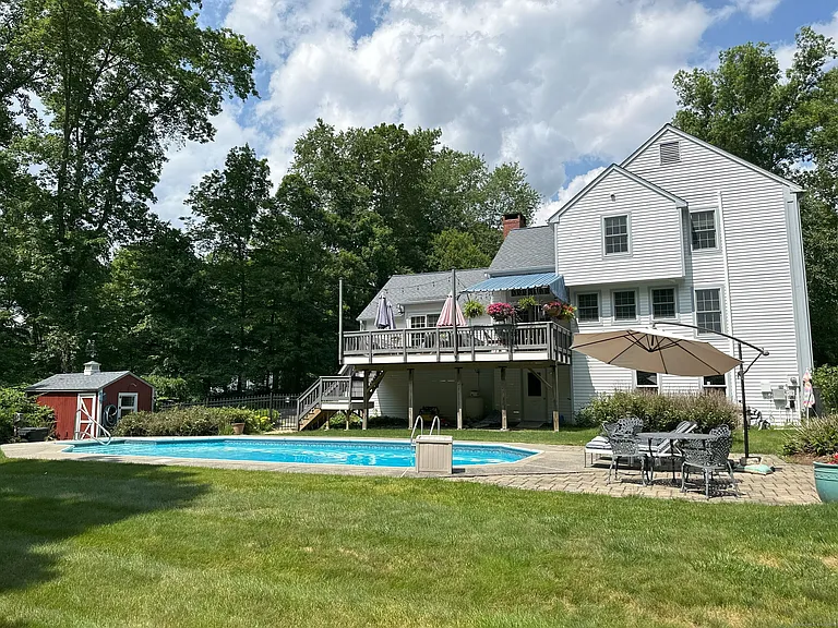 11 Van Campen Ln — Photo 8