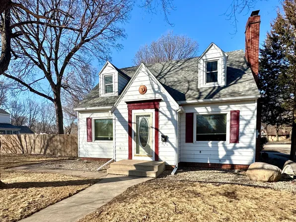 702 9th St SW, Willmar, MN 56201