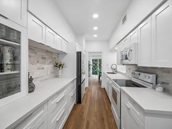701 Bering Dr APT 1501, Houston, TX 77057