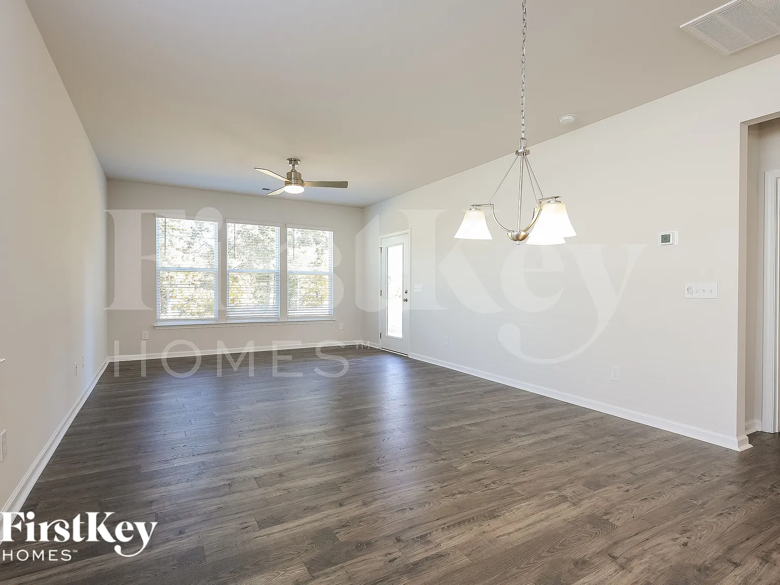 4 bed, 2.5 bath, 2046 sqft, $2,260 — Photo 4