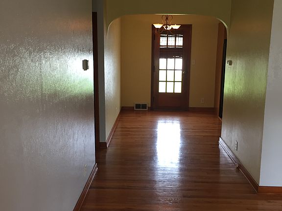 4th image of 231 Elwood Ave