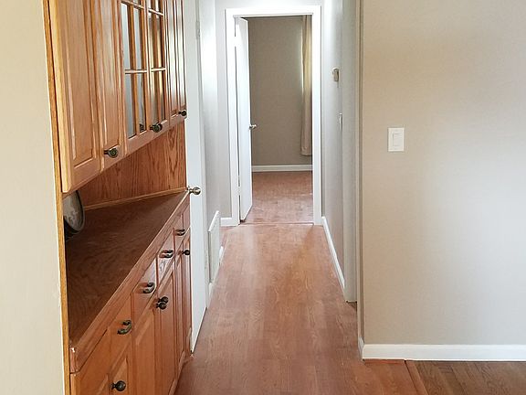 3rd image of 738 Marilyn Dr