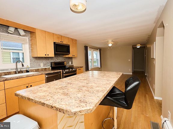5th image of 111 N Hunterdon Ave