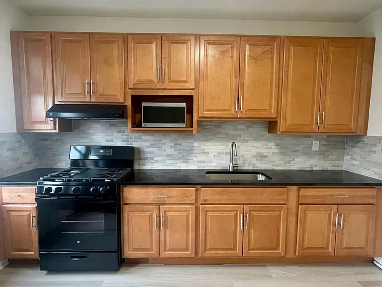 292 Boyd Ave — Photo 1