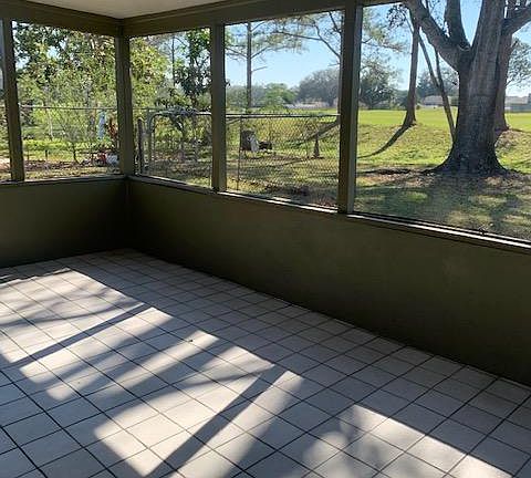 4th image of 606 Iowa Woods Cir E