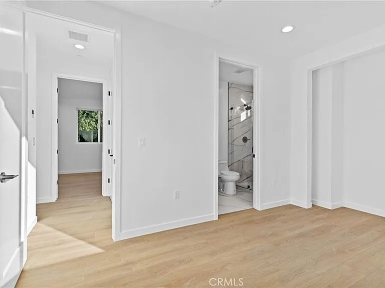 6846 Cedros Ave — Photo 21