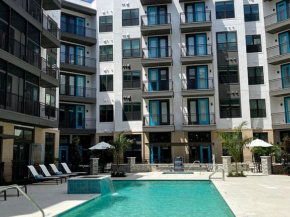 5th image of 252 Carillon Pkwy #2
