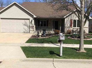 3616 S Aschen Puttel Dr, Appleton, WI 54915