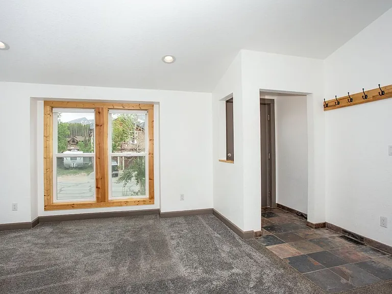 106 Reliance Dr — Photo 23