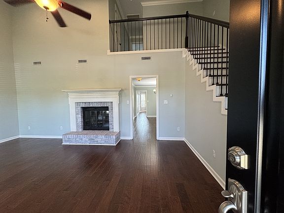 3rd image of 6611 Steeplechase Dr NW