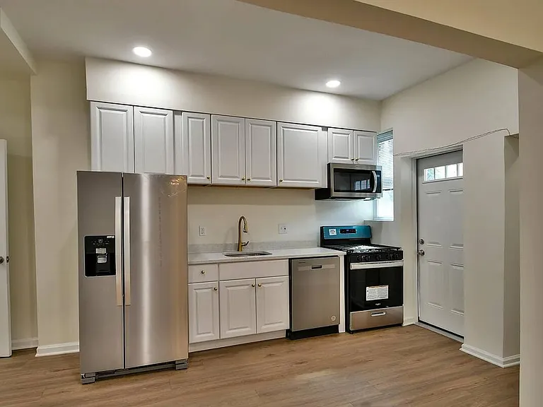 1727 E 33rd St #1 — Photo 5