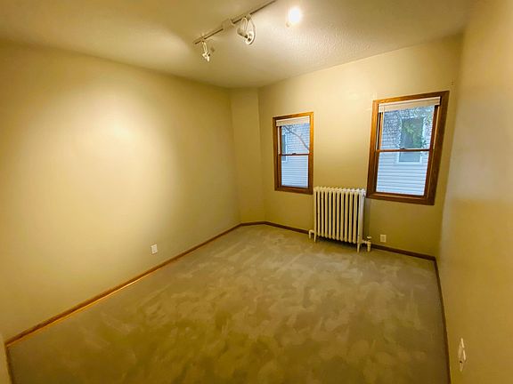 2nd image of 711 2nd Ave SE