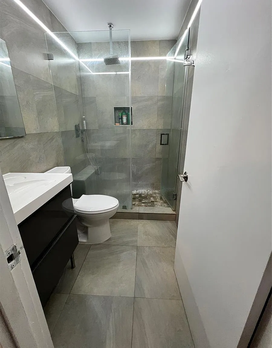1410 NE 56th Ct — Photo 3