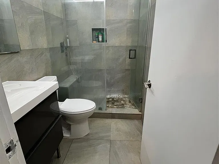1410 NE 56th Ct — Photo 3