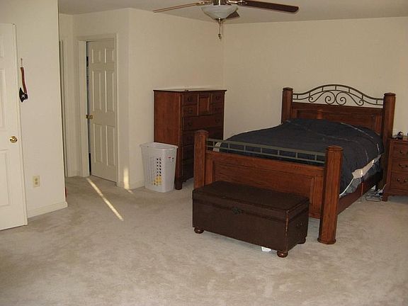 4th image of 46280 Collette Ln