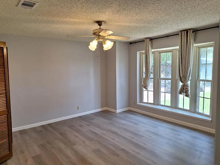 605 Noreda St — Photo 4