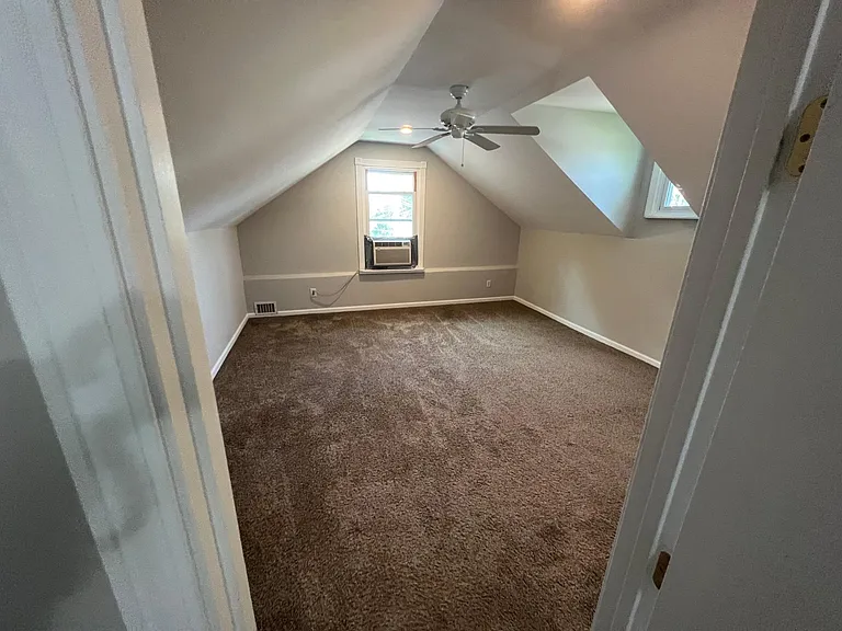 1306 Graham St — Photo 2