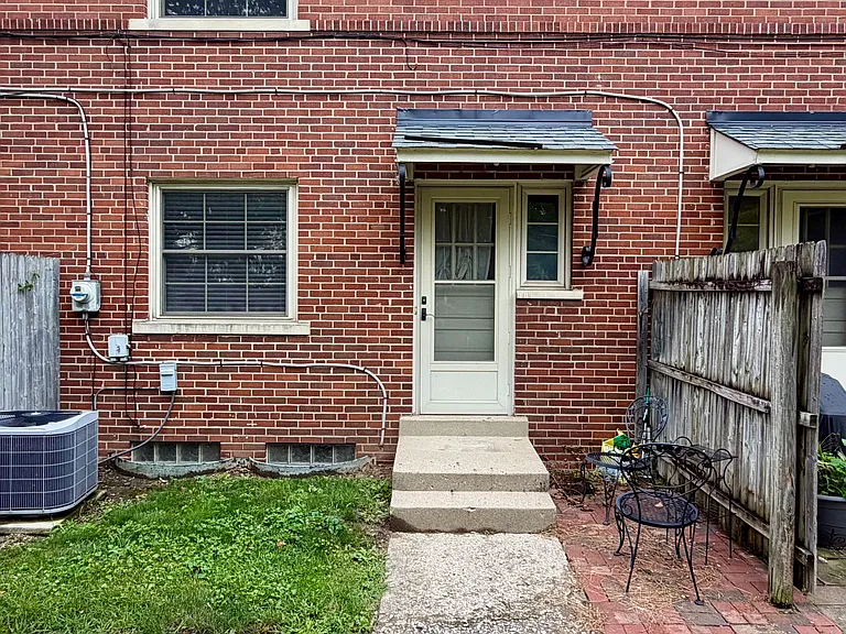 1802 Kings Ct #B — Photo 12