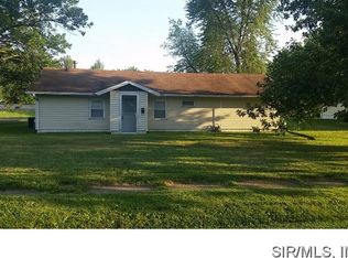 1140 E Leonard St, Staunton, IL 62088