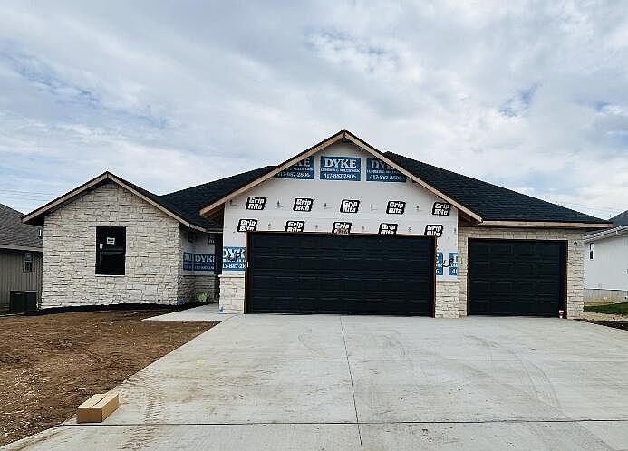 1st image of 946 S Pindall Lane