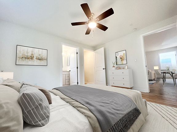 3rd image of 3960 S Inglewood Blvd #11