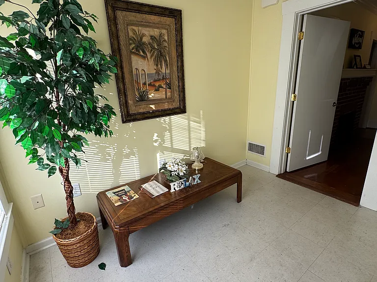 212 College Ave S — Photo 4