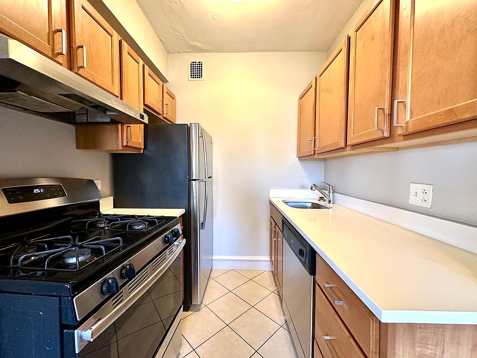 1st image of 1033 W Loyola Ave APT 402