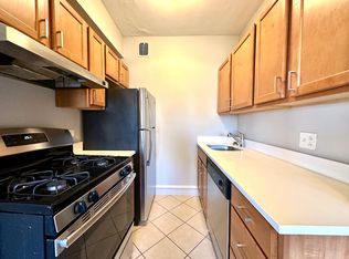 1033 W Loyola Ave APT 402, Chicago, IL 60626