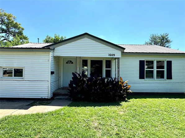 1609 S 13th St, Chickasha, OK 73018