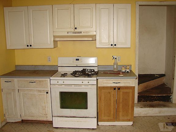 2nd image of 111 E Van Buren St