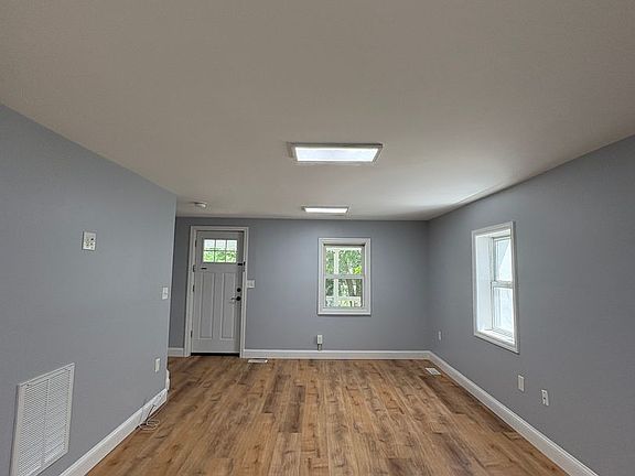 4th image of 213 De Witt Ave