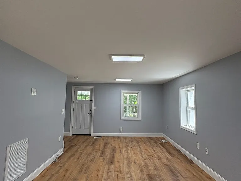 213 Dewitt Ave — Photo 4