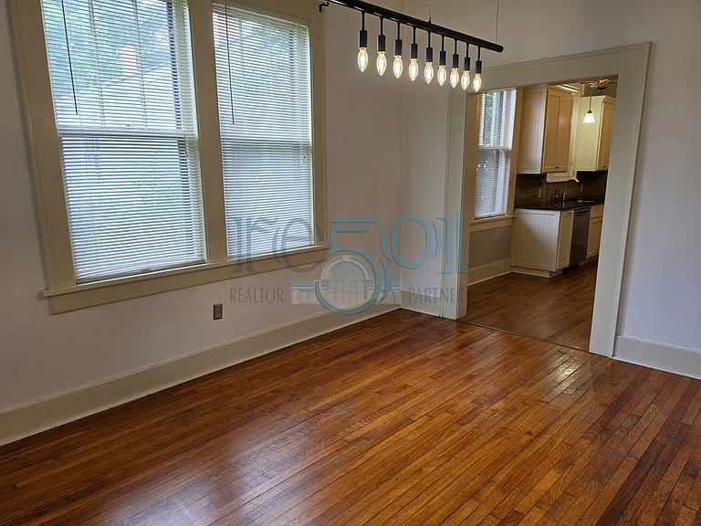 301 W 5th St — Photo 8