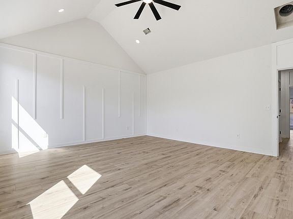 4th image of 174 Buncombe St