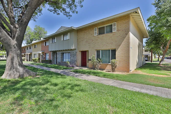 3 bed, 2.5 bath, 1408 sqft, $1,995 — Photo 1