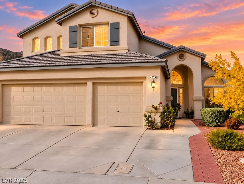 4 bed, 3.0 bath, 2661 sqft, $2,650 — Photo 1