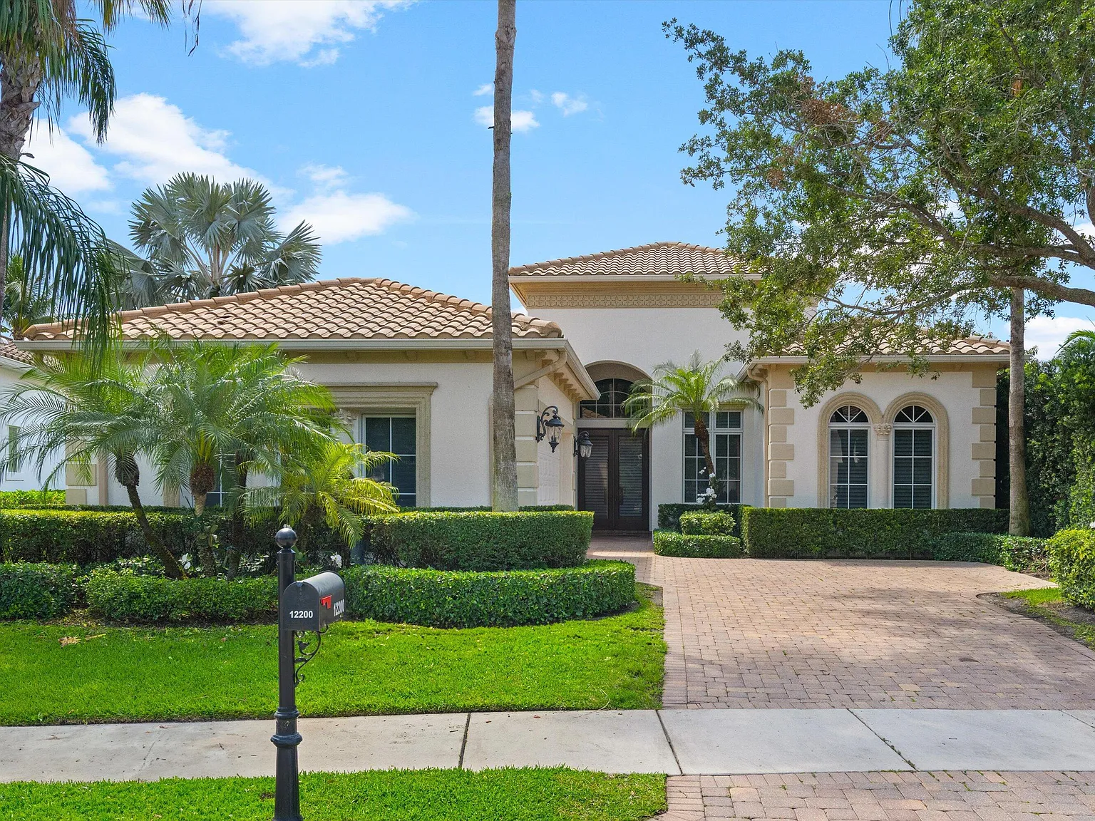 4 bed, 4.5 bath, 3333 sqft, $25,000 — Photo 1