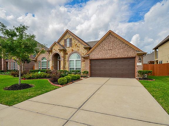 3rd image of 17002 Huttons Court Ln