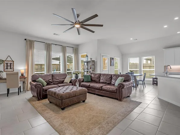 176 Dina Ln, Montgomery, TX 77356